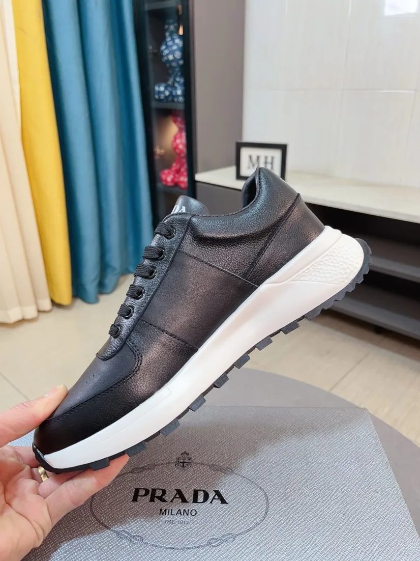 Men's shoes 💰440🌹🌹 [Prada] New men's shoes from the Milan show are released, new models from the official website: 1 production 🔺Original version, continuing the charm inheritance, innovation and tribute ⚫️Young and fashionable you must have 🎗movable feet without odor; imported suede cowhide with wear-resistant rubber soles; suitable for all seasons, fashionable and versatile. Code number:38-44